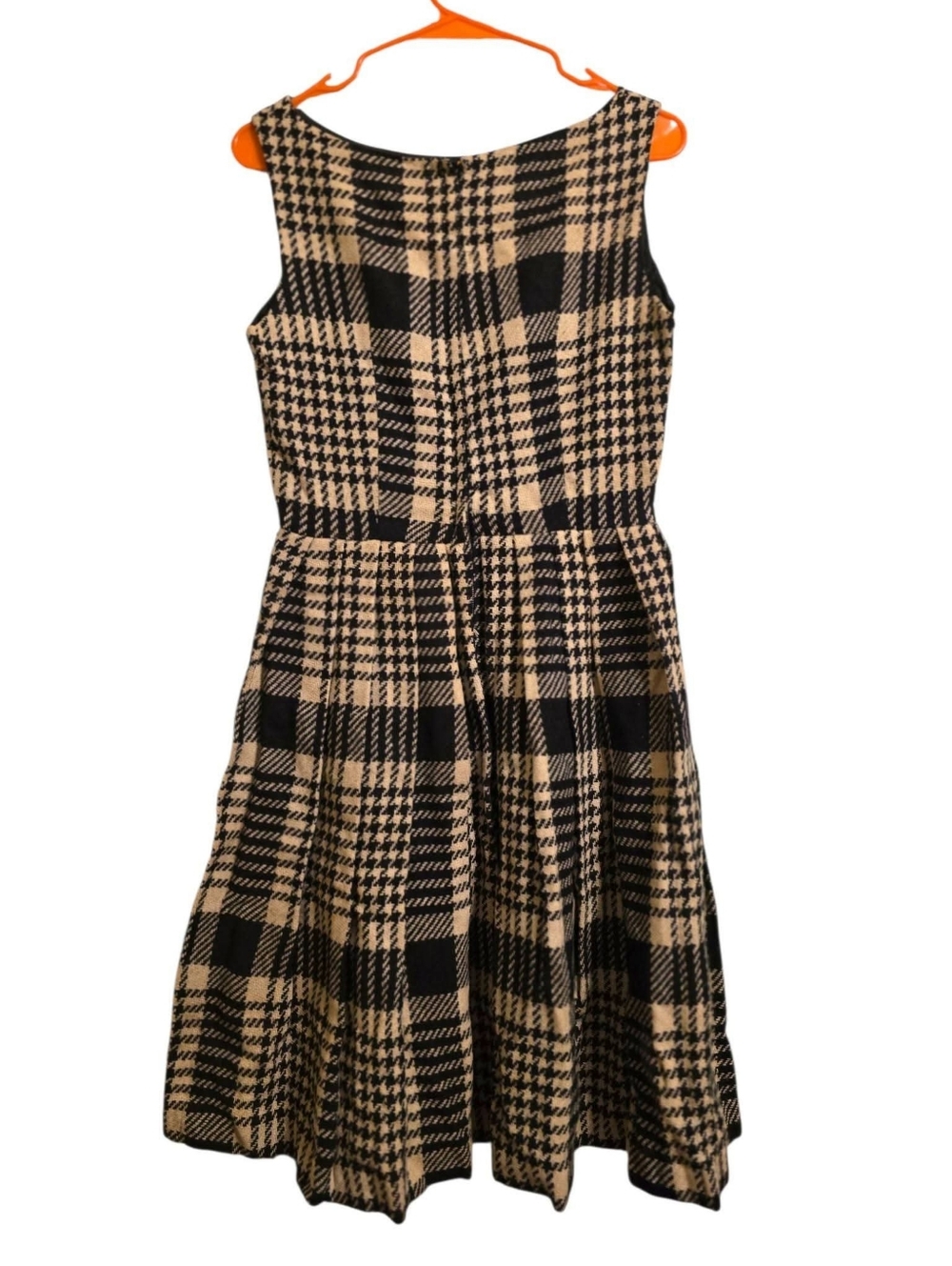 Vintage | 50s Sleeveless Plaid Fit & Flare Dress in Black and Beige - Picture 7 of 7